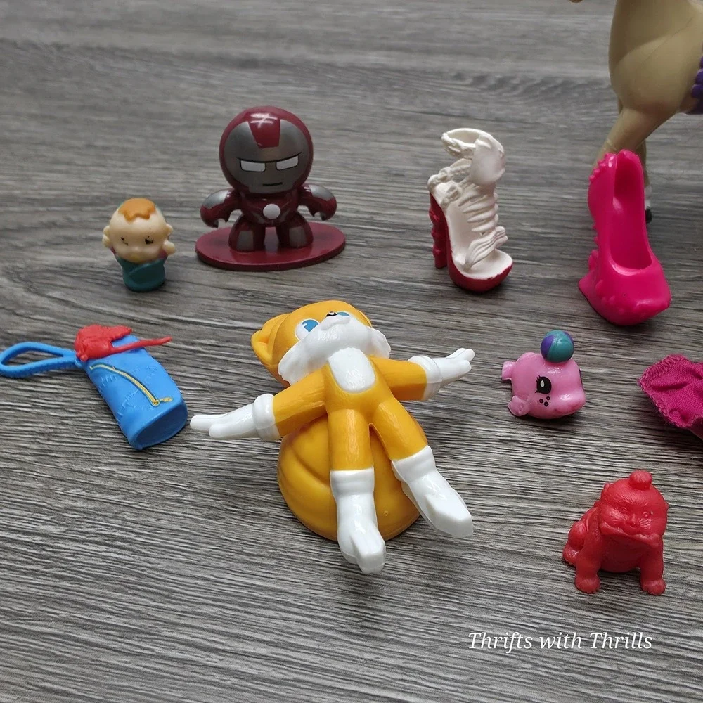 Grab Bag Of Toys - Monster High, Garbage Pail Kids, Barbie, And More! - 16 Piece